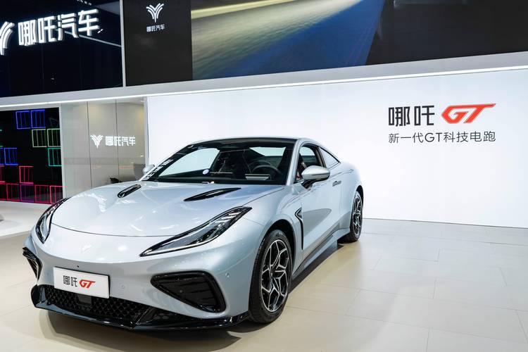 深圳南山区新天富企业管理咨询哪吒汽车在智能汽车领域的表现，领途汽车在新能源汽车市场中的影响力